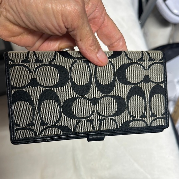 Coach Black and Cream Trifold Signature Wallet - Picture 11 of 11